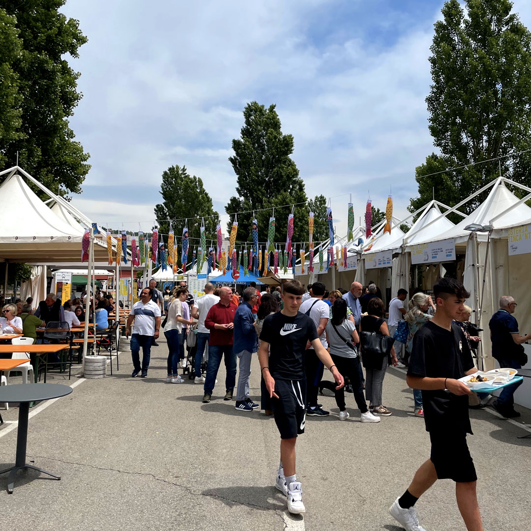 i love fish 2023 perugia agorà panoramica-gente-stand